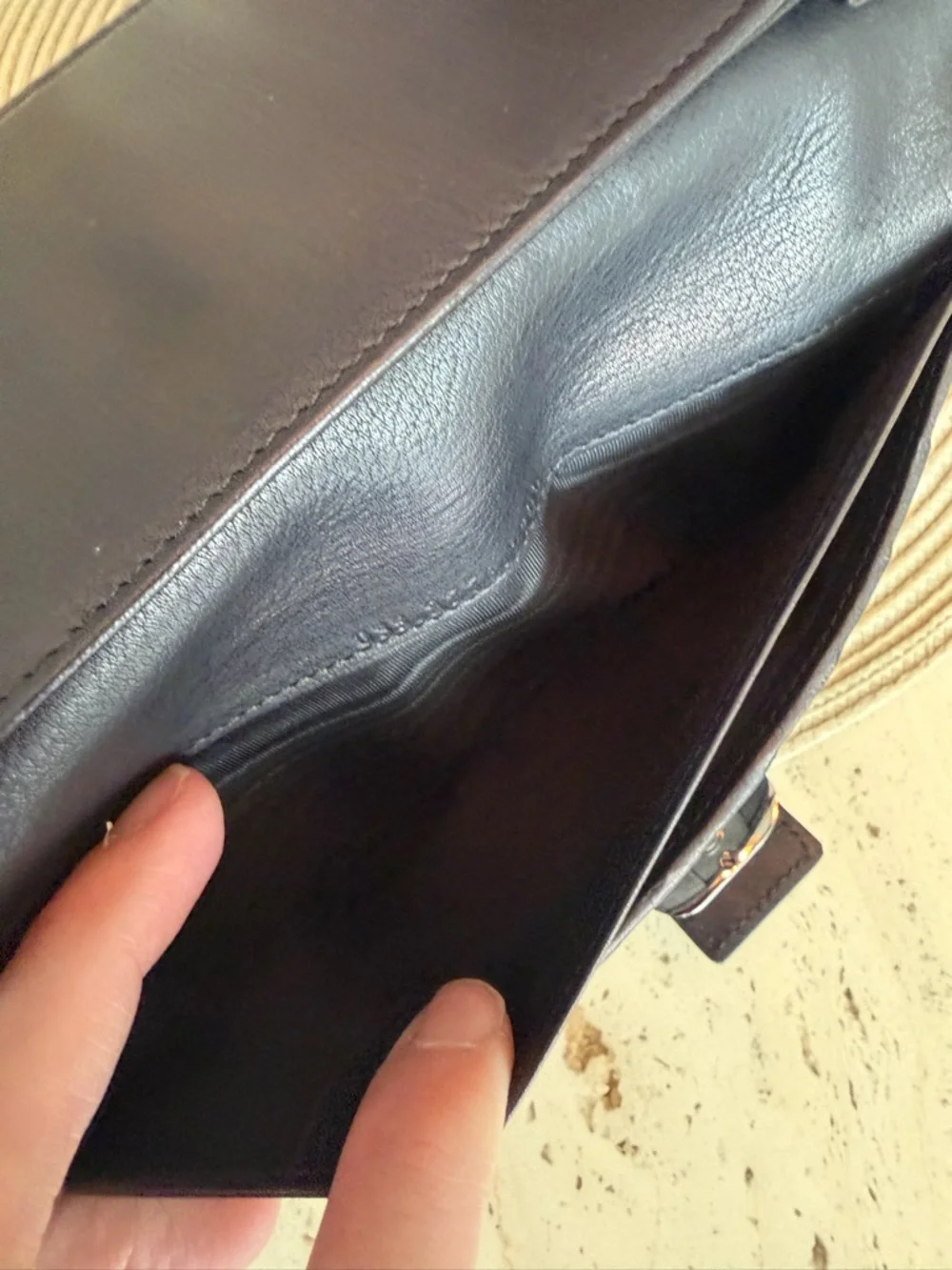 Vintage Gucci Black Leather Bifold Wallet with Snap Back - Picture 6 of 15